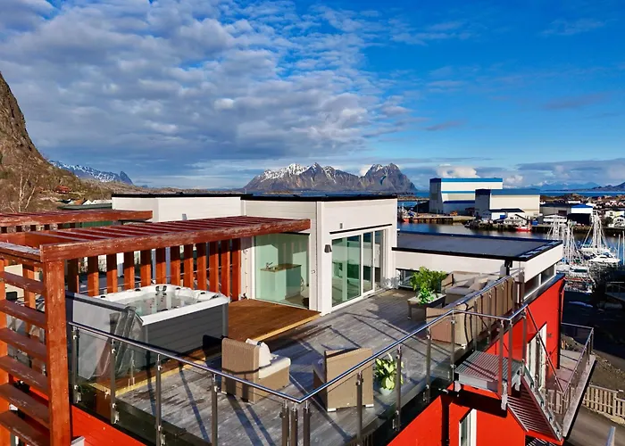 Seaview And Private Roof Top Terrace With Jacuzzi In Lofoten