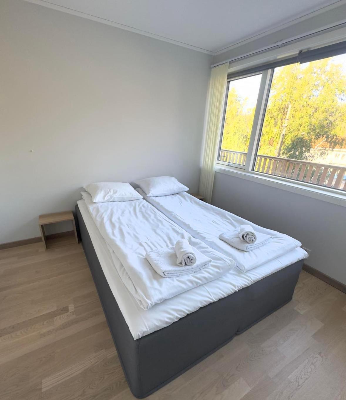 Seaview And Private Roof Terrace With Jacuzzi In Lofoten Holiday home Svolvaer