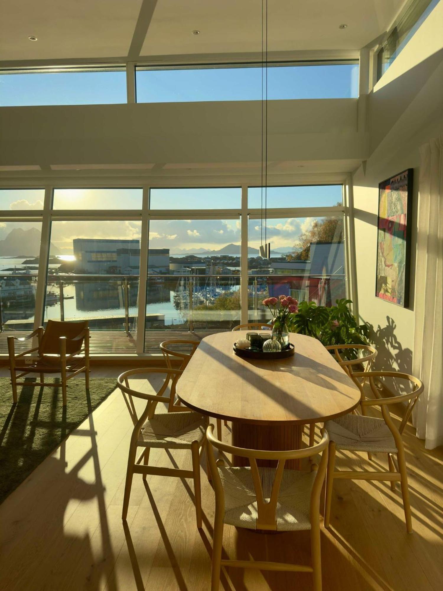 Seaview And Private Roof Terrace With Jacuzzi In Lofoten