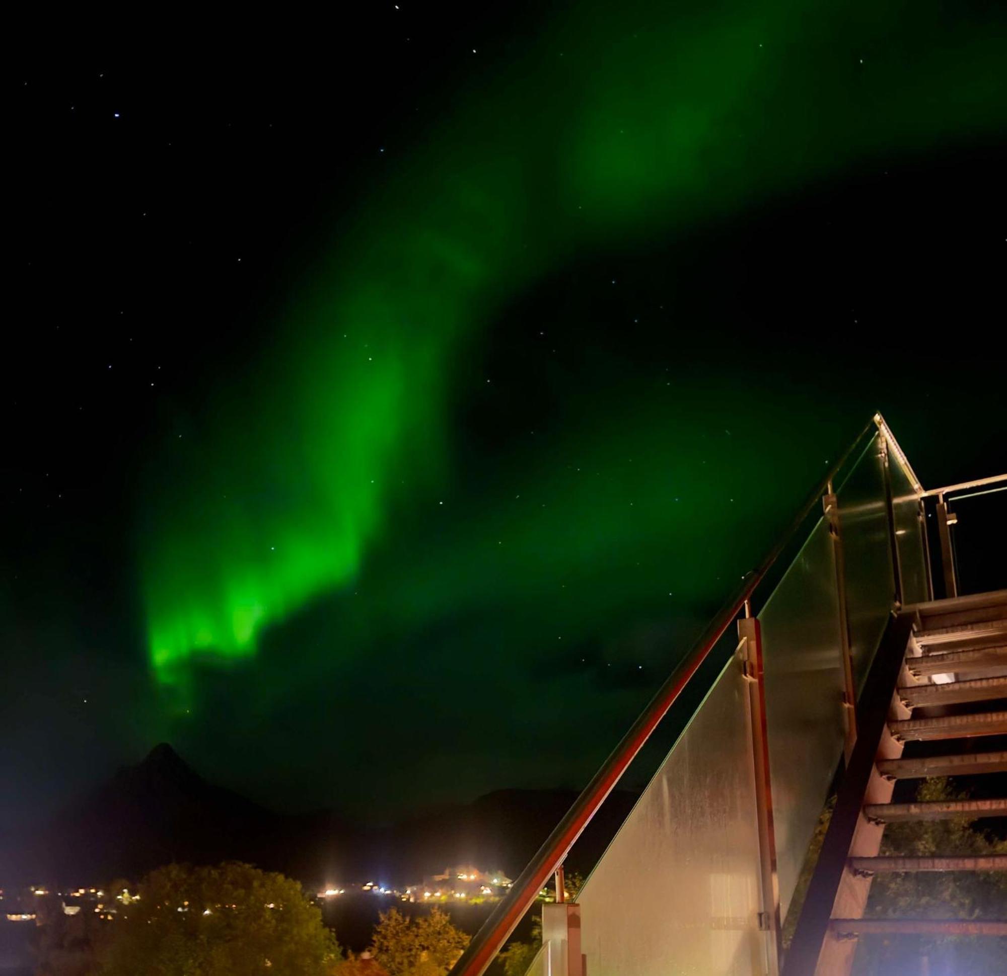 Seaview And Private Roof Terrace With Jacuzzi In Lofoten Holiday home