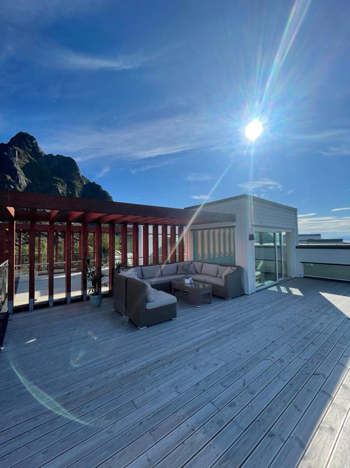 Seaview And Private Roof Terrace With Jacuzzi In Lofoten Holiday home *