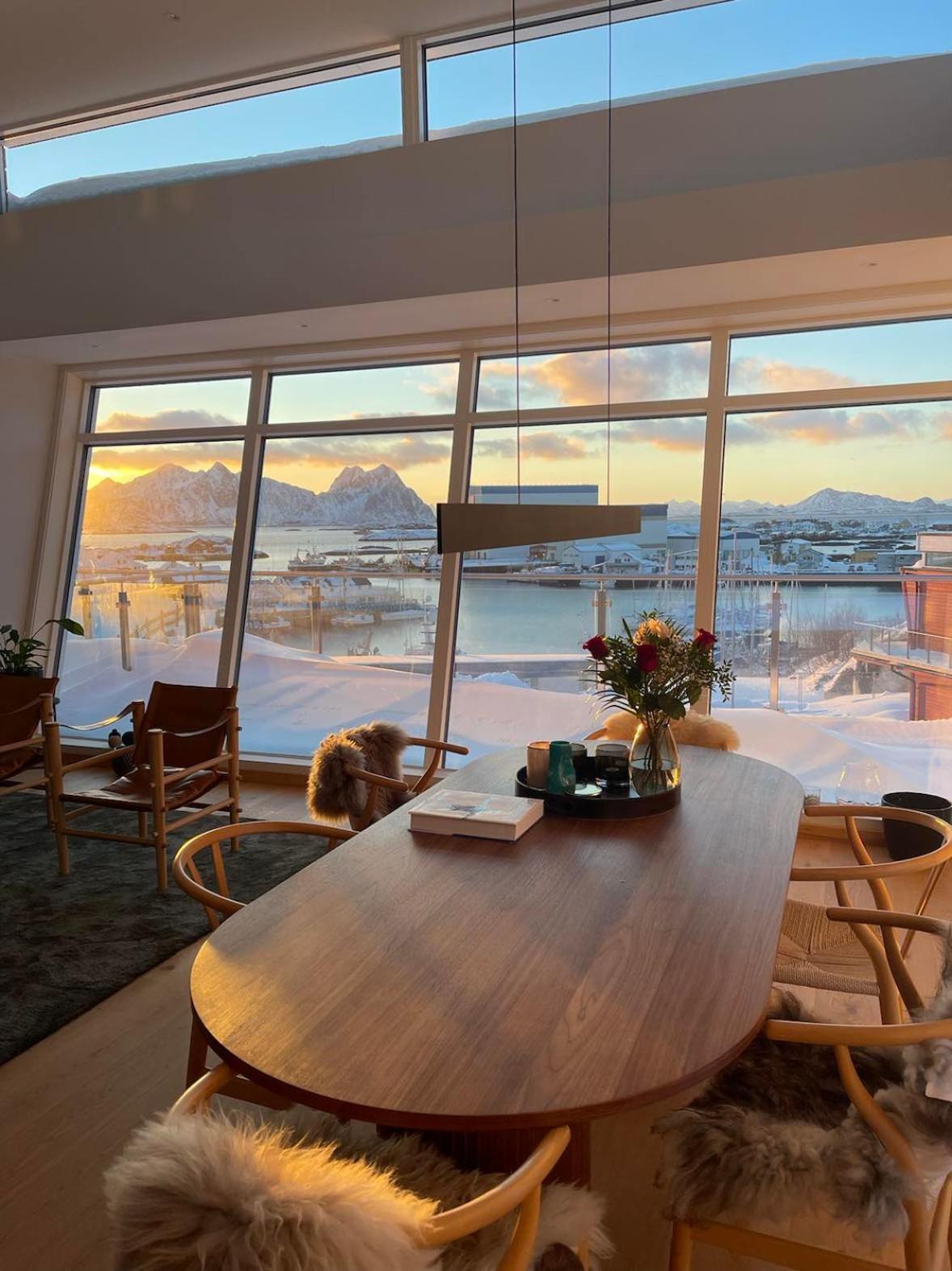 Seaview And Private Roof Terrace With Jacuzzi In Lofoten Holiday home Svolvaer