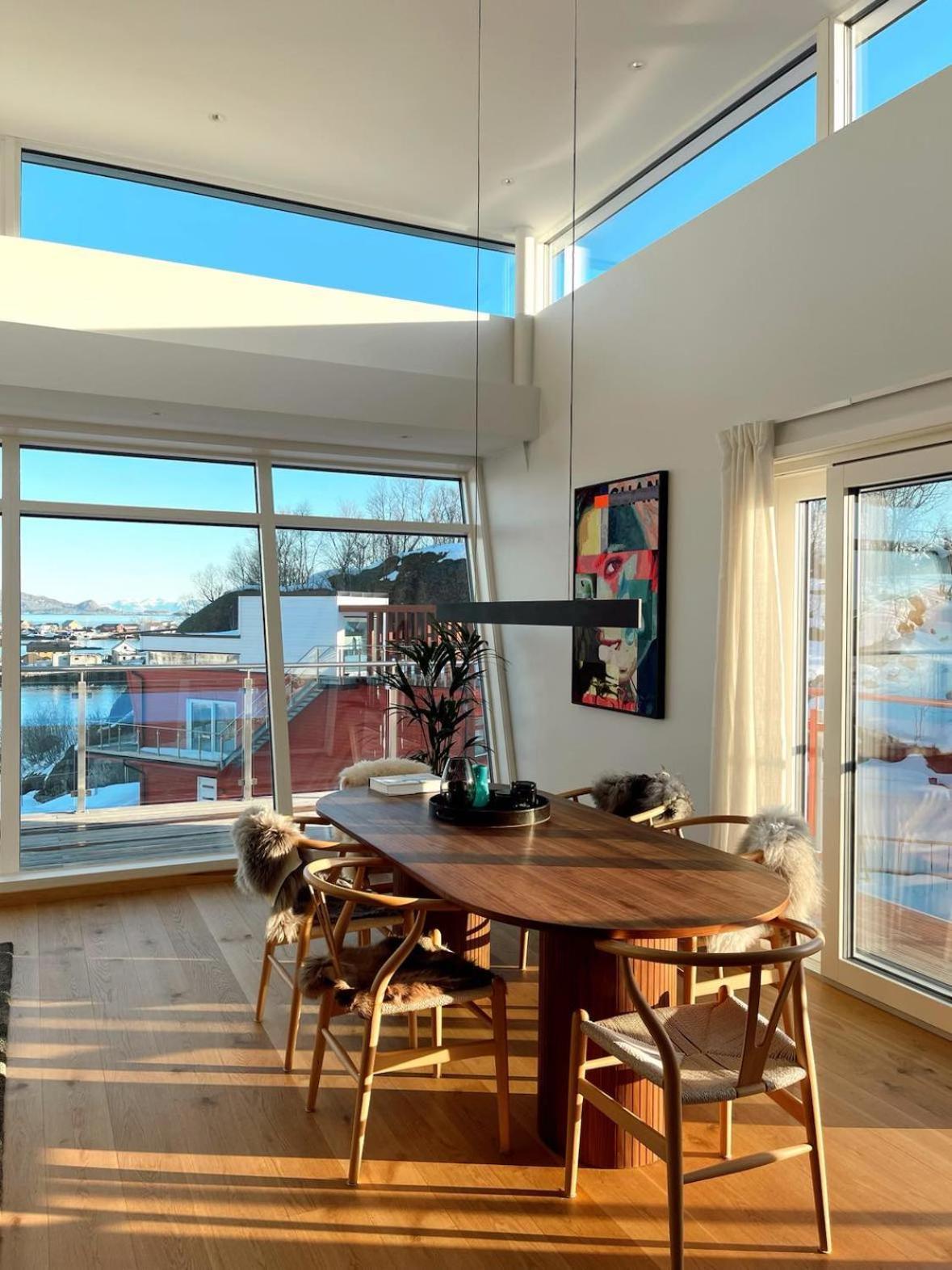 Seaview And Private Roof Terrace With Jacuzzi In Lofoten Holiday home